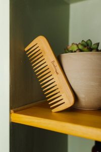 Keep your combs clean & healthy! Learn quick, effective methods for removing hair, oil, and buildup, extending the life and hygiene of your grooming tools.