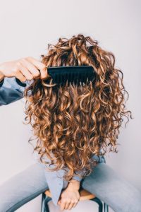 Should you Comb Curly Hair插图4