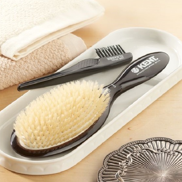 benefits of hair brushes versus combs 