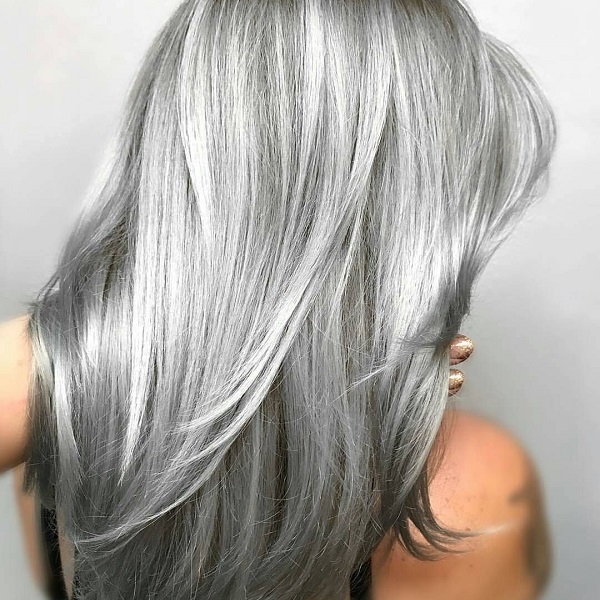 Discover easy steps to dye your hair grey 