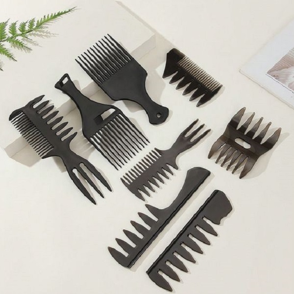 Comb Types: De-Tangling the World of Hair Tools