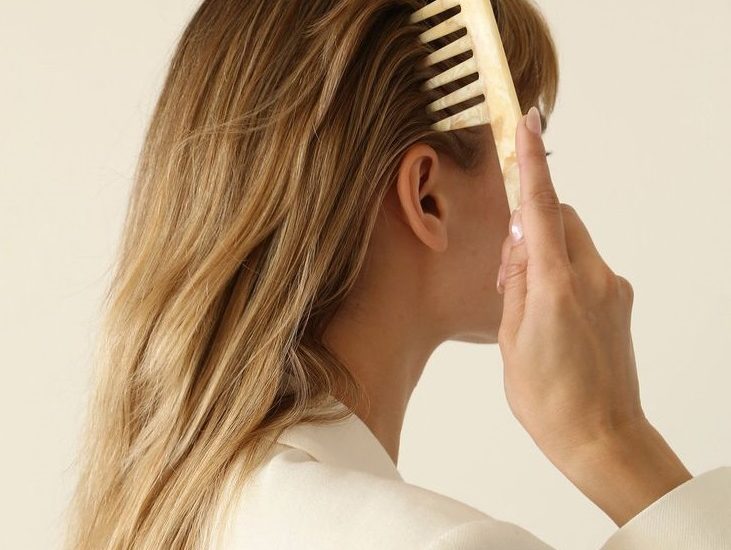 benefits of hair brushes versus combs